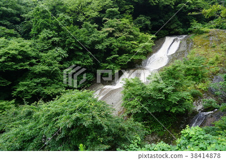 Men and women waterfall in Ishikawa Prefecture Men and women waterfall in Ishikawa Prefecture 38414878