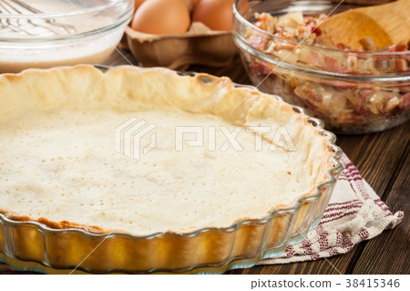 Dough ready to prepare a traditional quiche Dough ready to prepare a traditional quiche 38415346