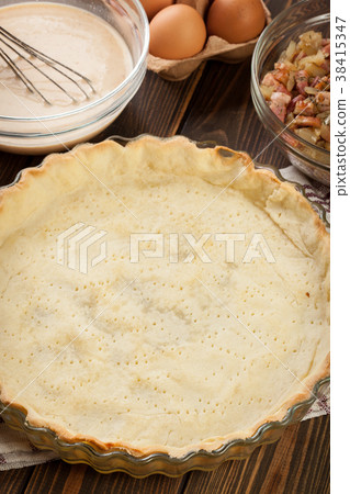 Dough ready to prepare a traditional quiche Dough ready to prepare a traditional quiche 38415347