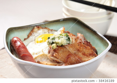 rice with pork or beef or other meat ingredients 38416189