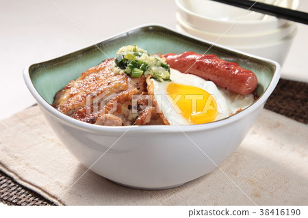 rice with pork or beef or other meat ingredients 38416190