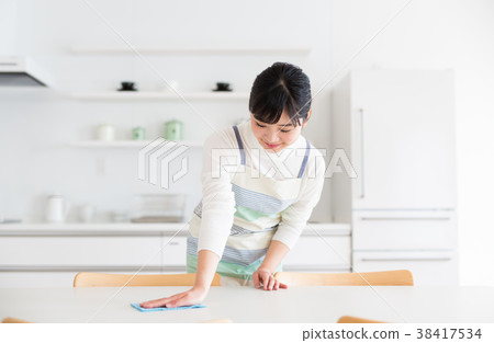 Cleaning housewife table 38417534