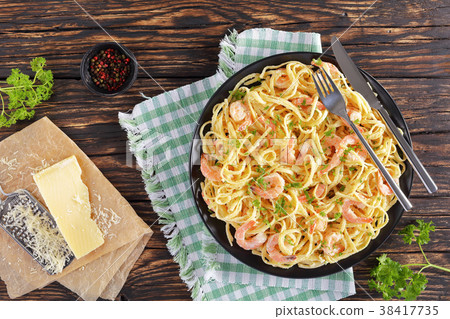 portion of Creamy Parmesan shrimps pasta 38417735