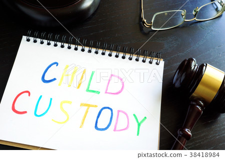 Child custody written in a note. Separation. 38418984