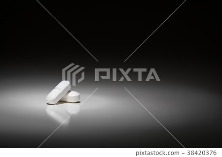 Hydrocodone Prescription Pills Under Spot Light. 38420376