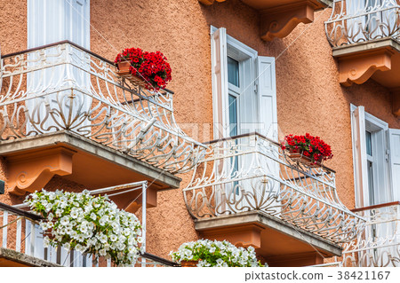 Traditional alpine houses with flowers on balcony Traditional alpine houses with flowers on balcony 38421167