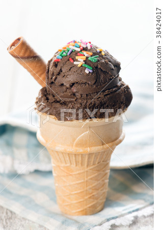 Chocolate ice cream cone Chocolate ice cream cone 38424017