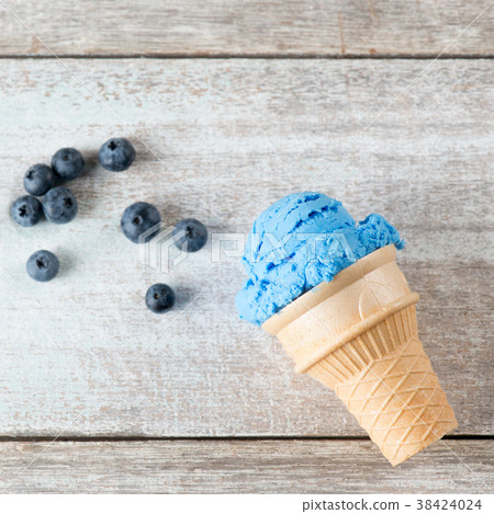 Top view blue ice cream 38424024