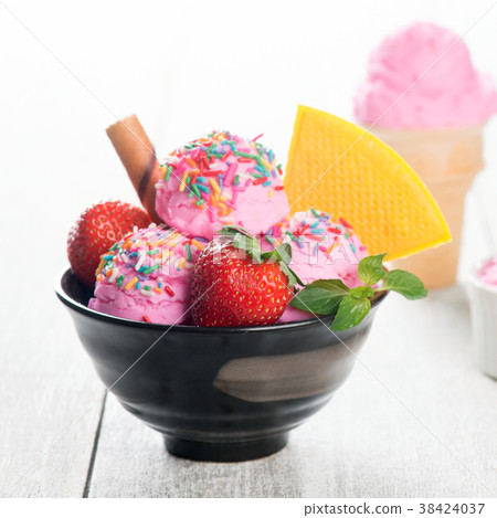 Pink ice cream with strawberry Pink ice cream with strawberry 38424037