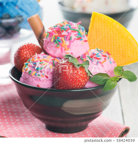 Pink ice cream with fruits bowl Pink ice cream with fruits bowl 38424039