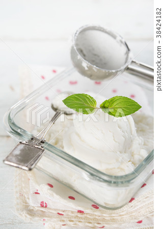 Coconut ice cream 38424182