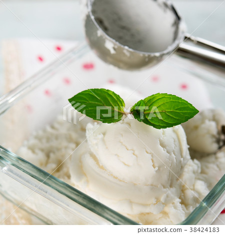 Milk ice cream 38424183