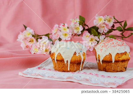 Easter eggs and cake on the bright background 38425065