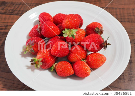 Strawberry Strawberry 38426891