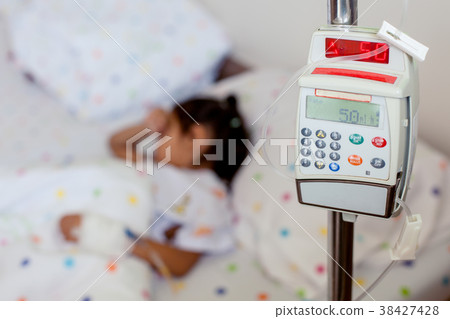 Infusion pump feeding IV drip into child patient 38427428