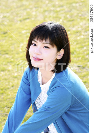 年輕的女士 年輕的女士 38427606