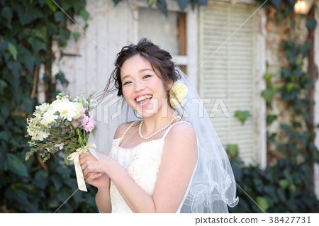可愛的新娘 38427731