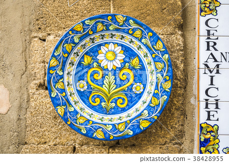 Mallorca dish on the outer wall of the street corner 38428955