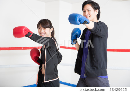 Young men and women (boxing) 38429625