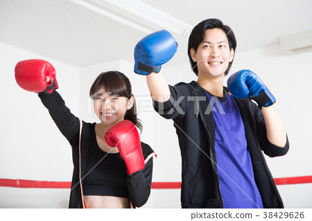 Young men and women (boxing) 38429626
