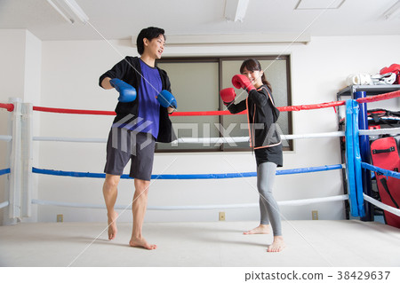 Young men and women (boxing) 38429637