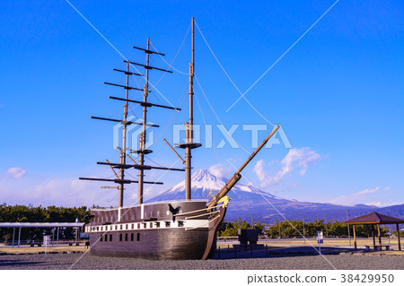 [Fuji City, Shizuoka Prefecture] Diana and Mt. Fuji at Minato Park 38429950
