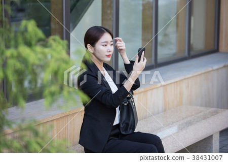 年輕的女人 年輕的女人 38431007