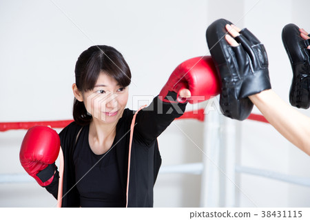 Young men and women (boxing) Young men and women (boxing) 38431115