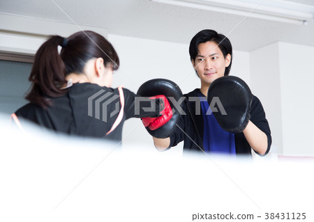 Young men and women (boxing) Young men and women (boxing) 38431125