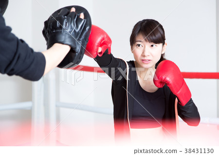 Young men and women (boxing) Young men and women (boxing) 38431130