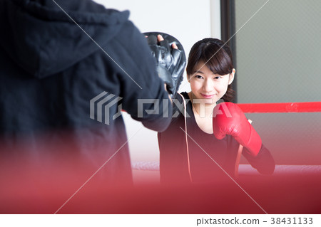 Young men and women (boxing) Young men and women (boxing) 38431133