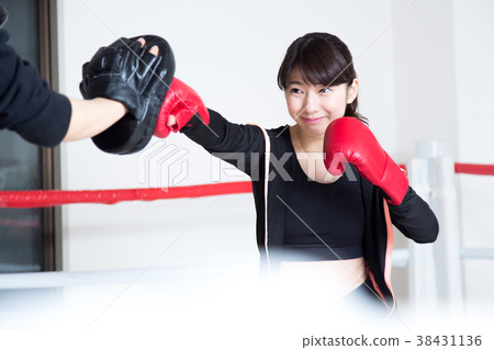 Young men and women (boxing) Young men and women (boxing) 38431136
