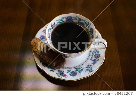 Biscotti and Coffee (Biscotti and Coffee) 38431267
