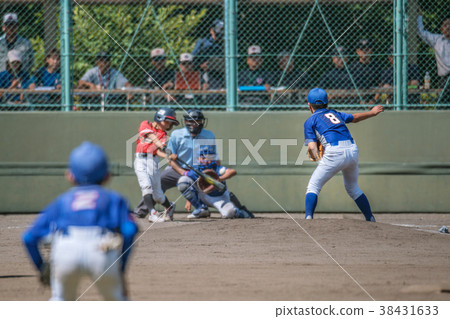 Boys' baseball game landscape 38431633