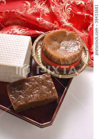 Chinese New Year's Elemental Ingredients - Rice Cake, Pastries, Annual Festival Atmosphere Chinese New Year's Elemental Ingredients - Rice Cake, Pastries, Annual Festival Atmosphere 38431681