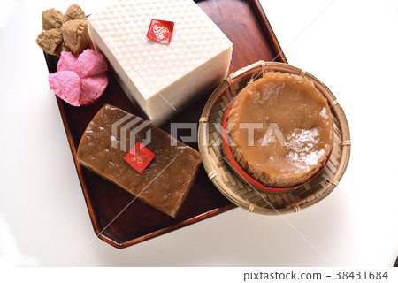 中國過年元素特色食材-年糕,糕點,年節氣氛 38431684