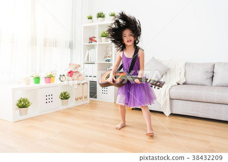 Daughter get high in the music. Daughter get high in the music. 38432209