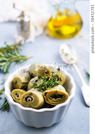 Artichoke hearts 38432781