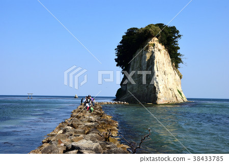 Oku Noto Mitsuke Island(Gunkanjima) Oku Noto Mitsuke Island(Gunkanjima) 38433785