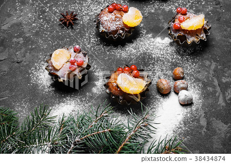 Christmas chocolate cupcake 38434874