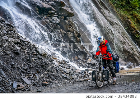 Cyclist in Tiger Leaping Gorge in Yunnan Cyclist in Tiger Leaping Gorge in Yunnan 38434898