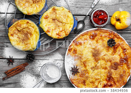 Homemade cake in a rustic style Homemade cake in a rustic style 38434936