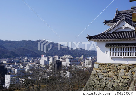 Tsuruyama Park (Tsuyama Castle Fort), a famous spot for cherry blossoms in Tsuyama City, Okayama Pref. 38435007
