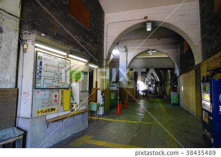 2月橫濱199鶴見線國道公路站地下通道走道 38435489