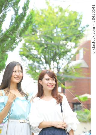 Shopping, shopping, sightseeing [Women] 38436541