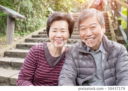 old couple smile happily 38437179