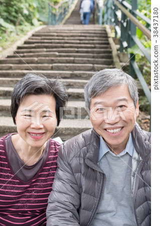 old couple smile happily 38437180