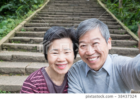 old couple selfie happily 38437324
