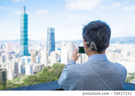 old man take pivture 38437331