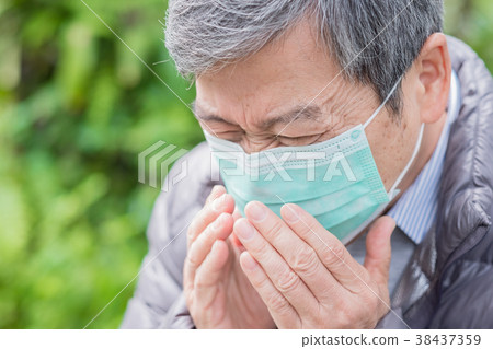 old couple get cold old couple get cold 38437359